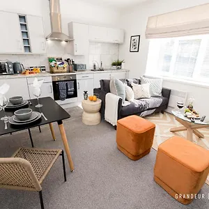 The Artist's Escape By Grandeur Property Apartment