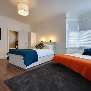 Large En-suite By The Homestay
